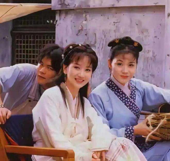 时期的照片温柔如水明亮如玉真的太美了！PG麻将胡了免费试玩模拟器赵雅芝少女(图3)